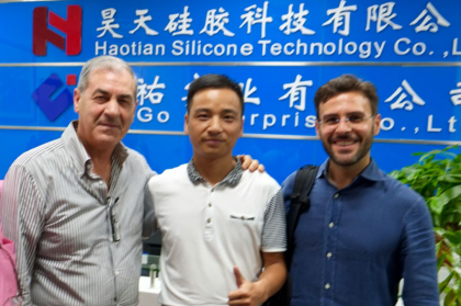 硅膠餐墊客戶參觀昊天硅膠科技