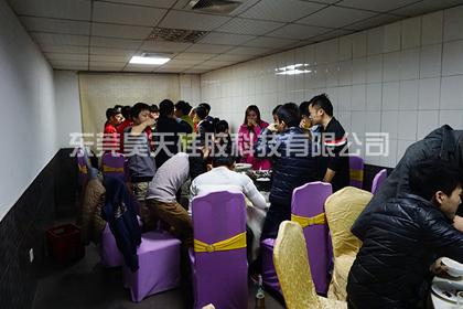 元旦過后，繼續趕制促銷禮品鑰匙扣