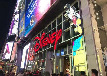 硅膠飾品霸占紐約時(shí)代廣場(chǎng)，硅膠制品廠歡迎定制