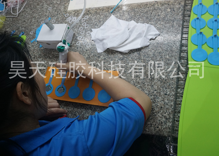 硅膠套生產廠家_硅膠充電帖定做 硅膠套生產廠家_硅膠充電帖定做