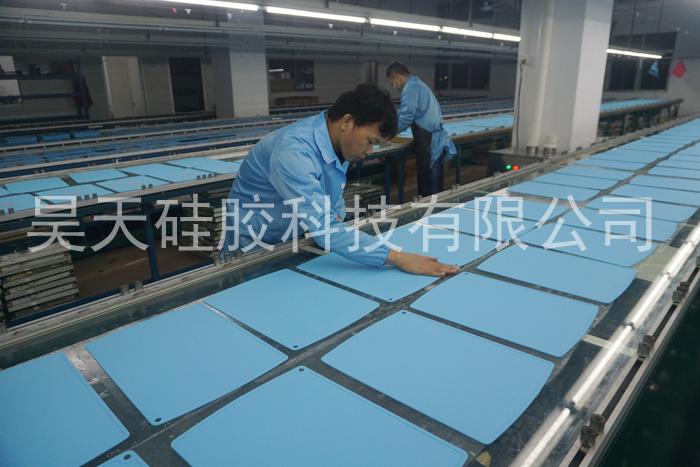 硅膠套彩印車(chē)間