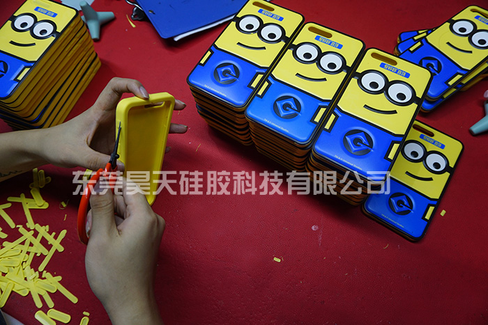 硅膠制品_硅膠手機套合模線處理