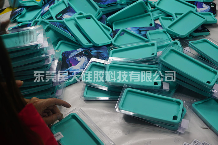 硅膠制品_硅膠手機套包裝